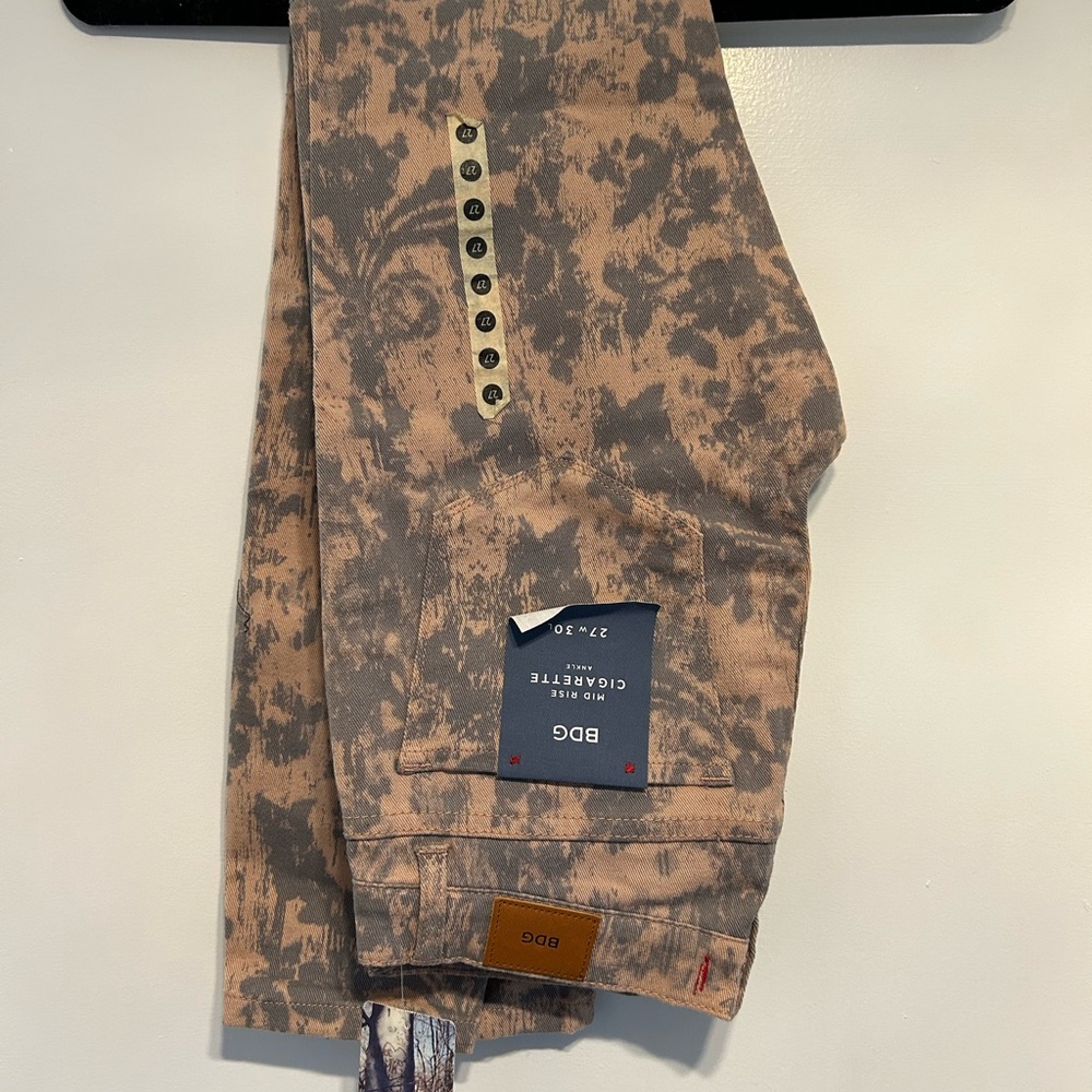 BDG - NWT Midrise Cigarette Ankle Jeans